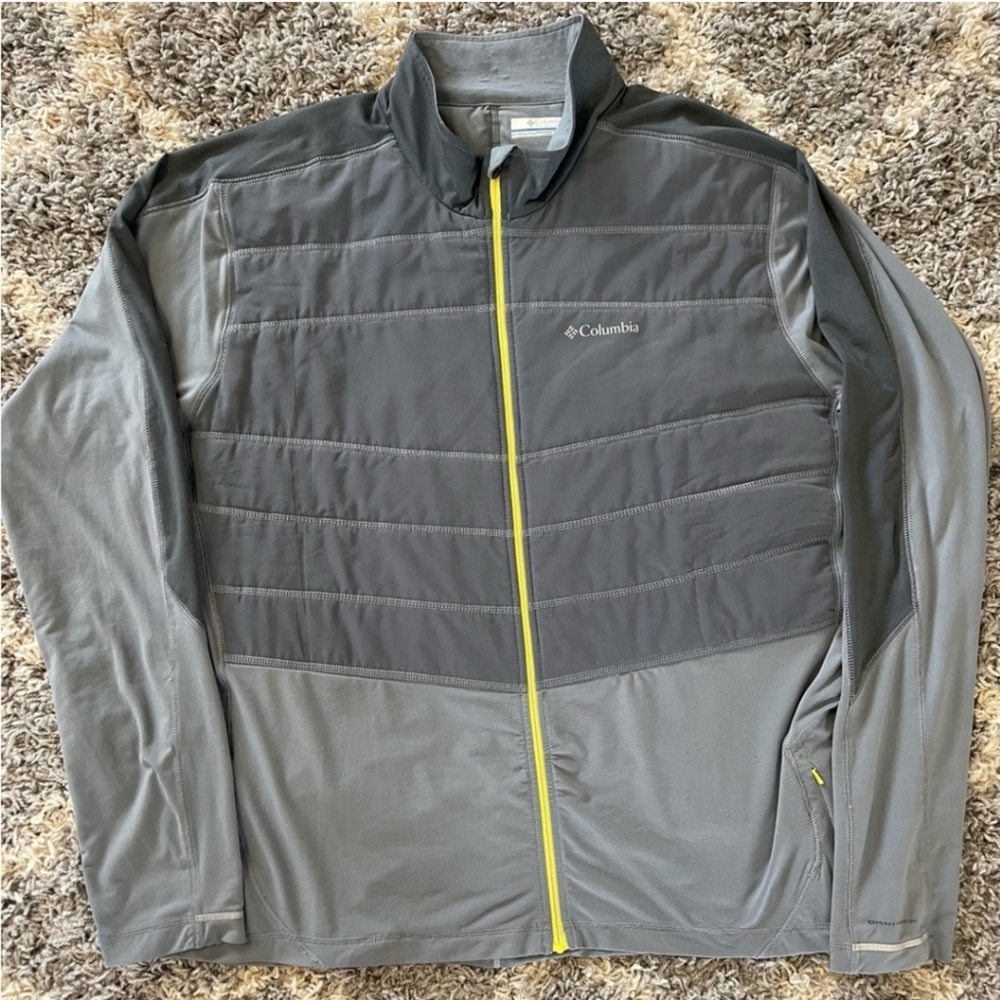 Columbia Men’s light weight zip up jacket. Size XL